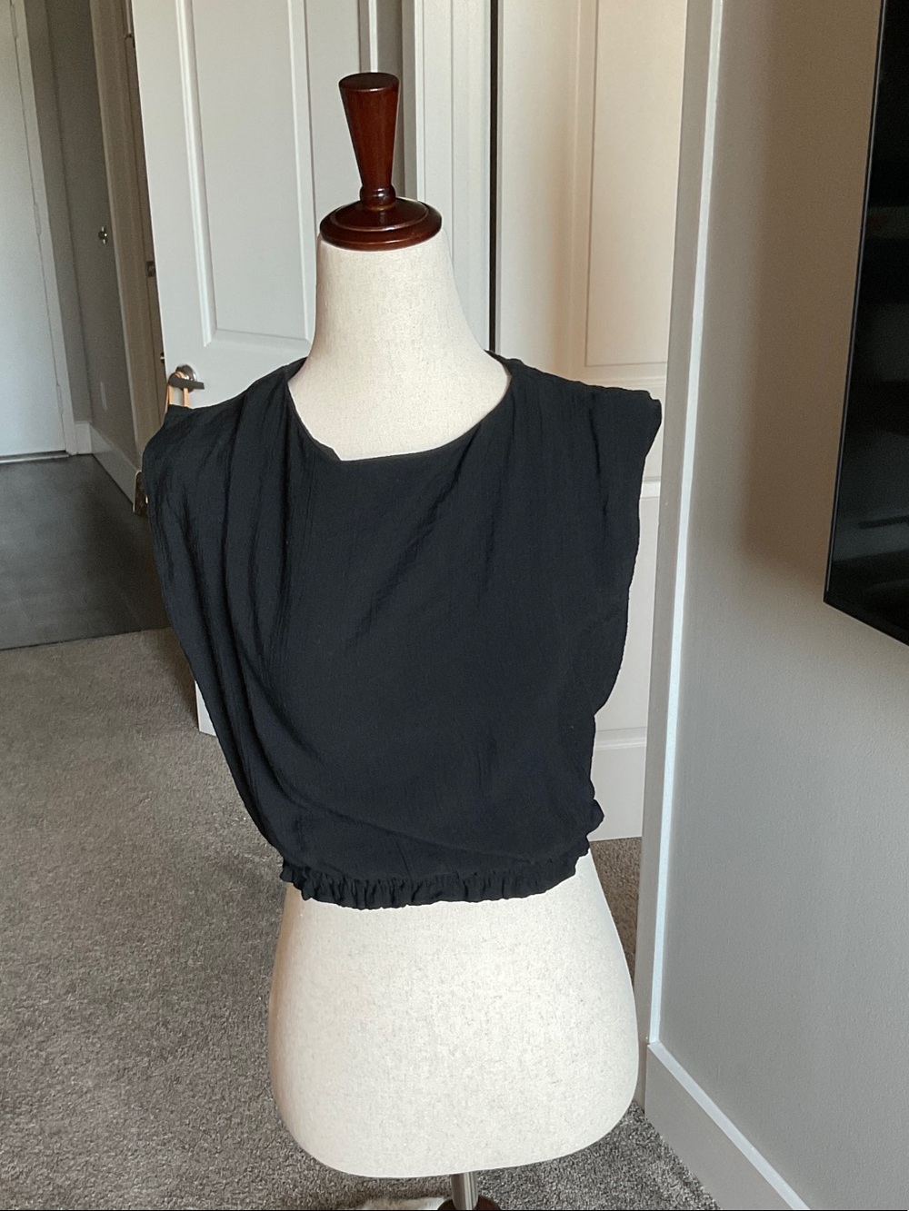 a new day Black Sleeveless Cropped Blouse with Gathered Hem